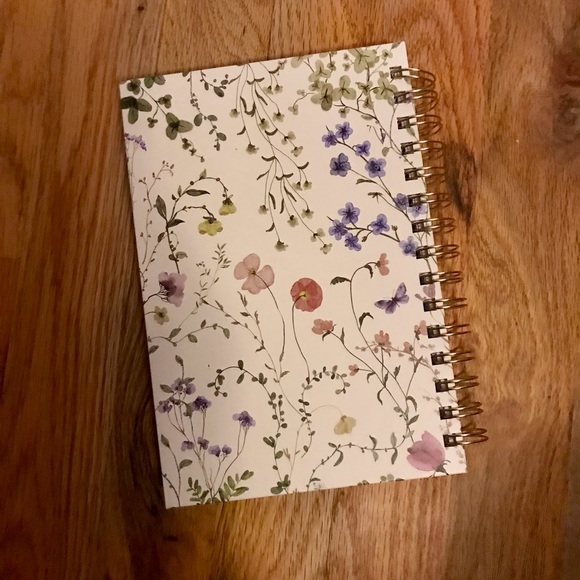 New The EveryGirl 2026 Weekly Monthly 5x8 Planning Calendar - Picture 3 of 8